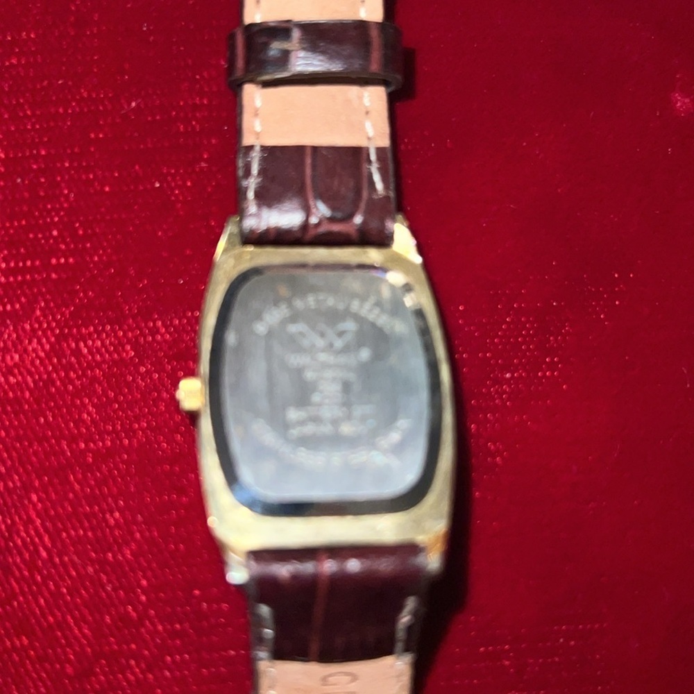 Vintage Waltham Quartz Ladies Watch - Picture 6 of 9